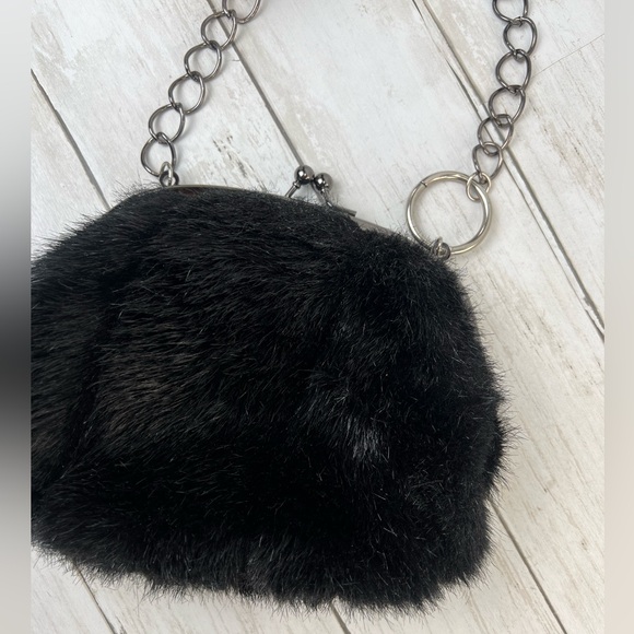 Purse Y2K vintage Black faux fur clutch bag with chain - Picture 4 of 11